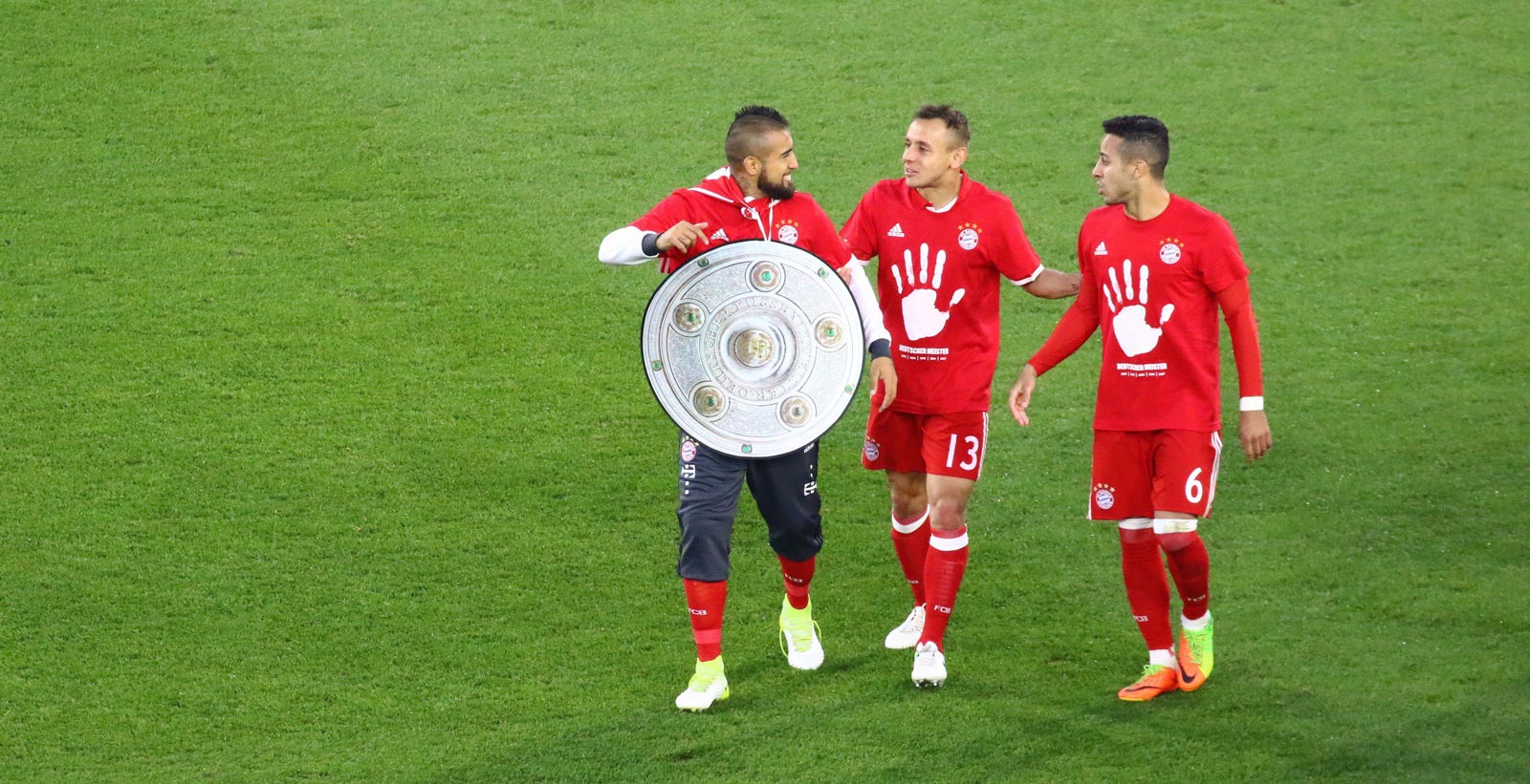 BAYERN MUNCHEN FOOTBALL TEAM